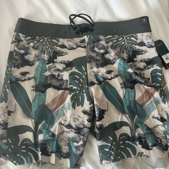 Roark Passenger Primo Paradaiso board shorts - Picture 3 of 6